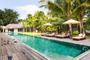 Luxury Boutique Villa with Huge Pool & Private Bar